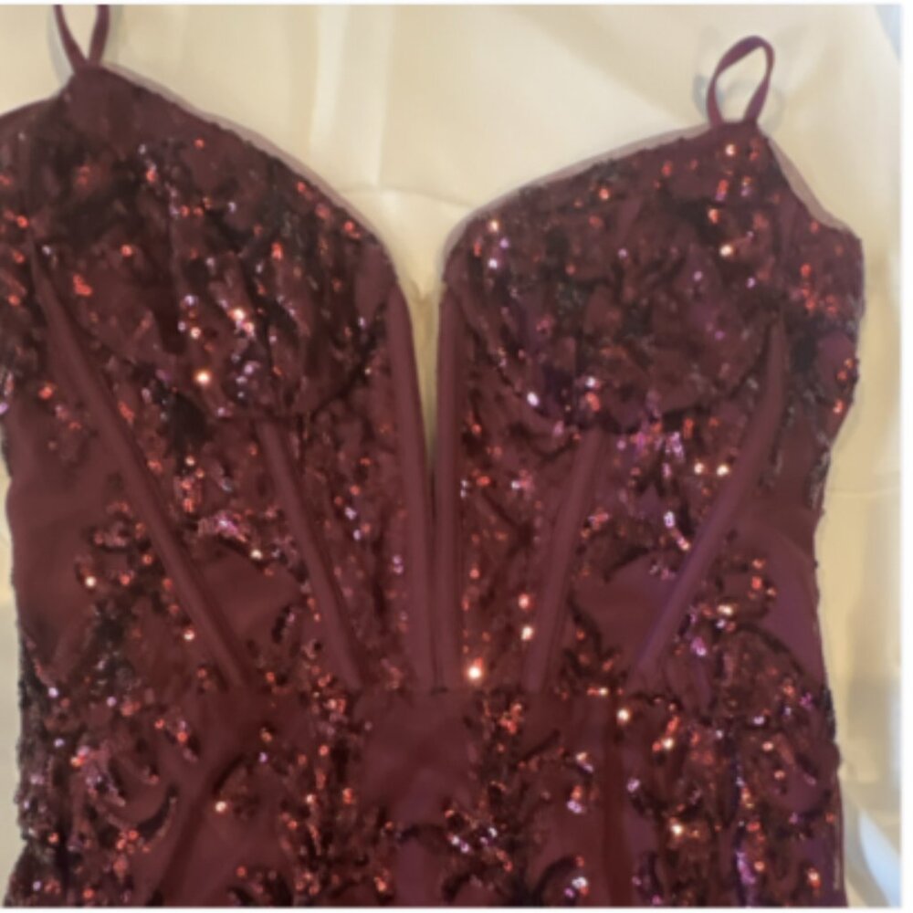 Short Strappy  V-Neck Sheath Dress DB Studio Purple Sequin Women’s Size 6